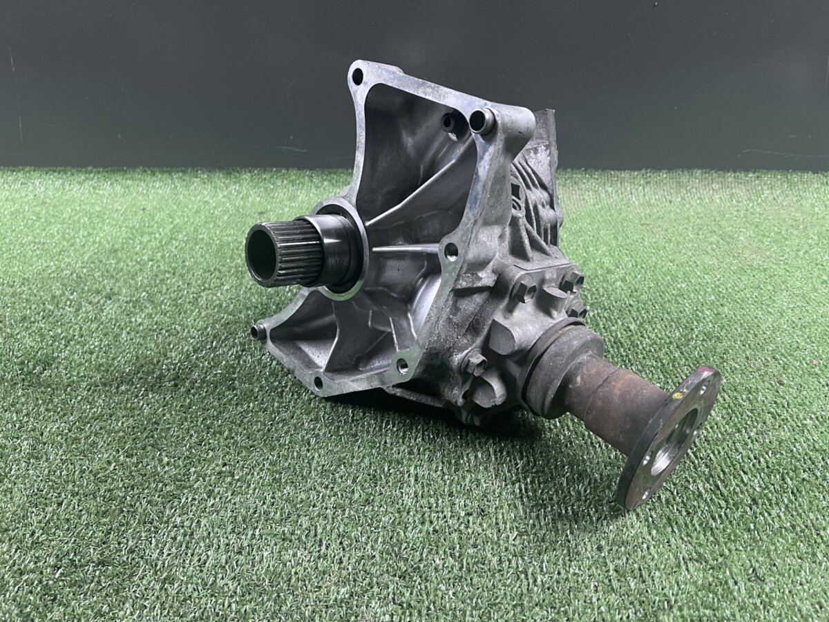 Роздавальна коробка Nissan X-Trail T30 (2001-2007) 331008H513