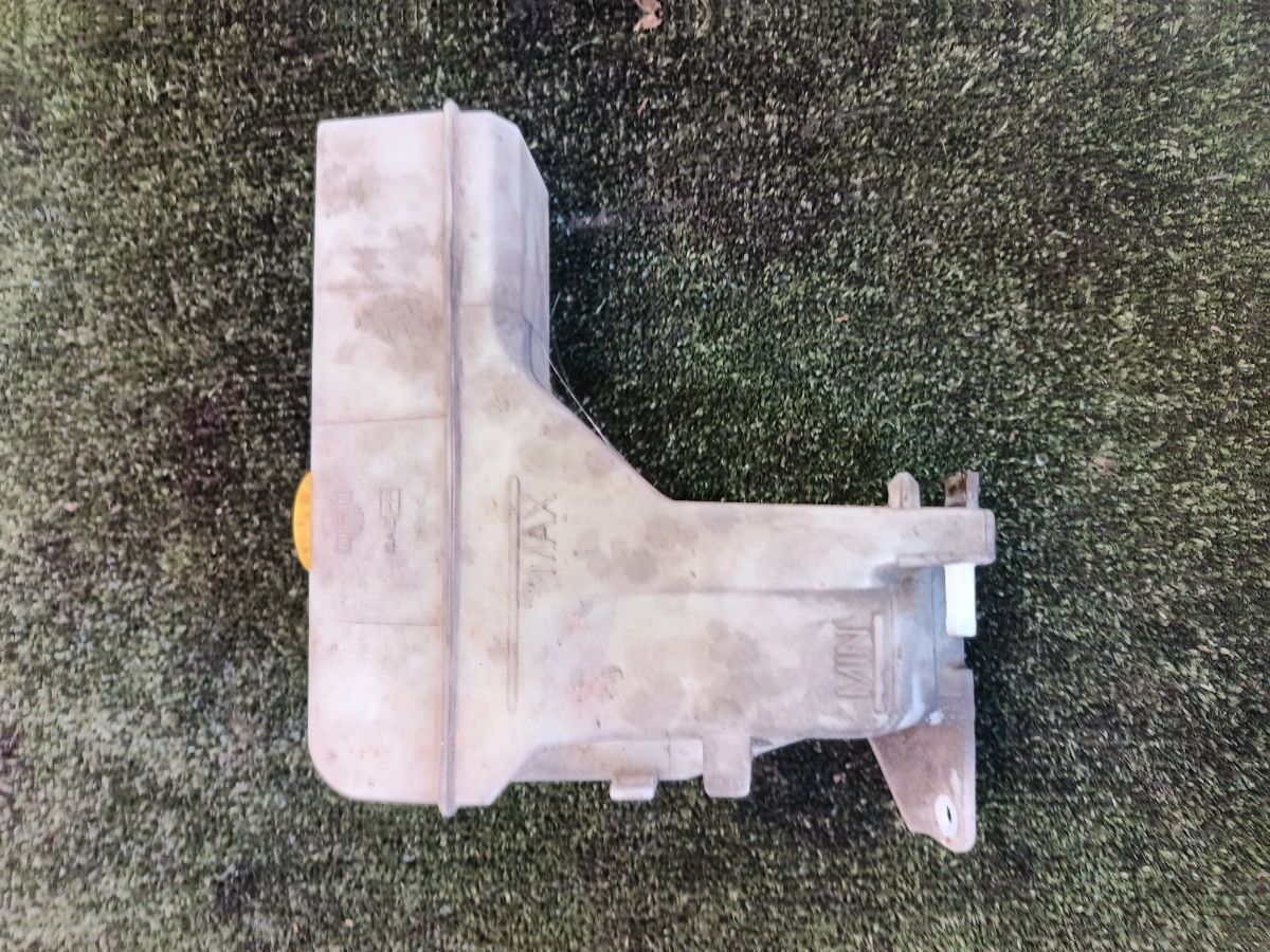 Розширювальний бачок Nissan X-Trail T30 (2001-2007) 217114U000