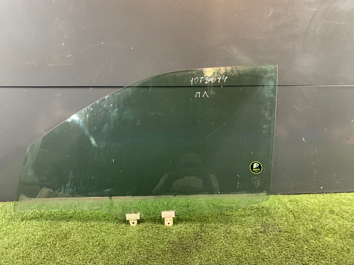 Скло передніх лівих дверей Nissan X-Trail T30 (2001-2007) 803018H300