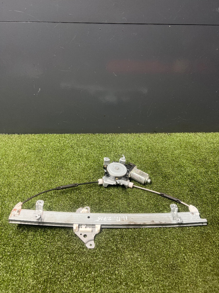 Склопідйомник з моторчиком передній правий Nissan X-Trail T30 (2001-2007) 807208H300