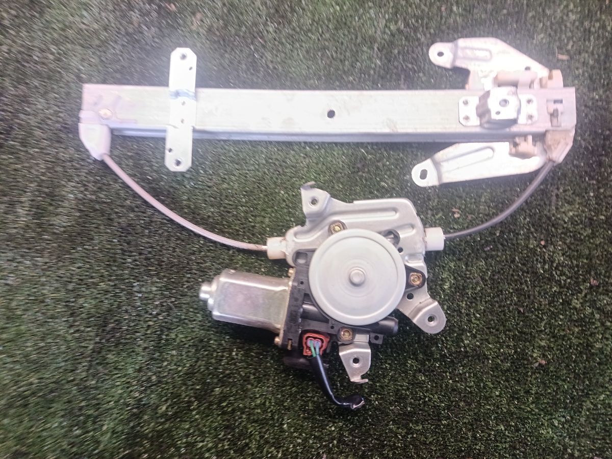 Склопідйомник зад прав Nissan X-Trail T30 (2001-2007) 8073089913