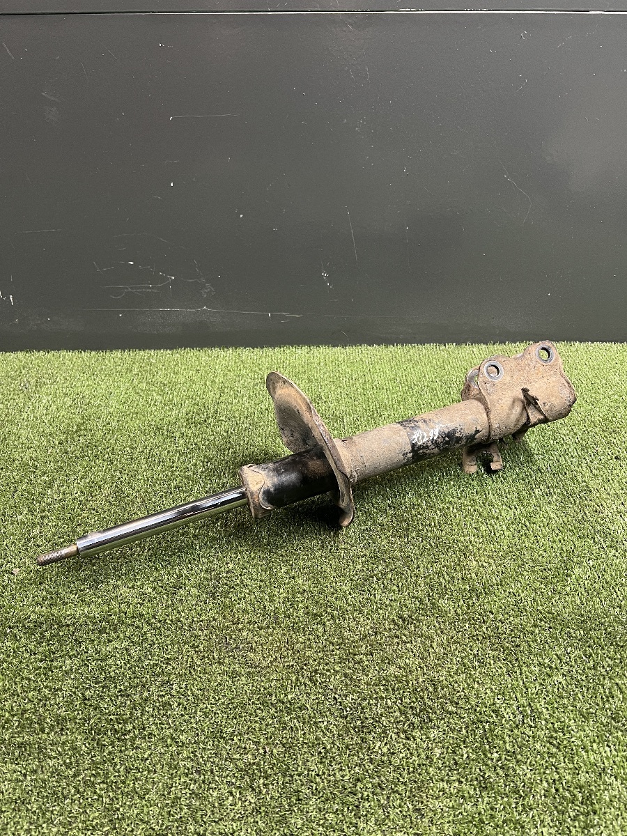 Стійка амортизатора передня права Nissan X-Trail T30 (2001-2007) 543028H725