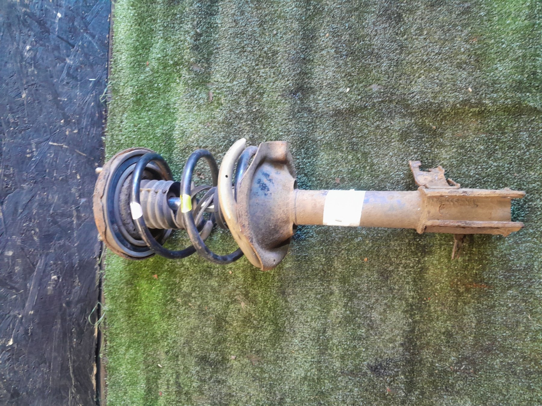 Стійка передня права Nissan X-Trail T30 (2001-2007) 543028H725