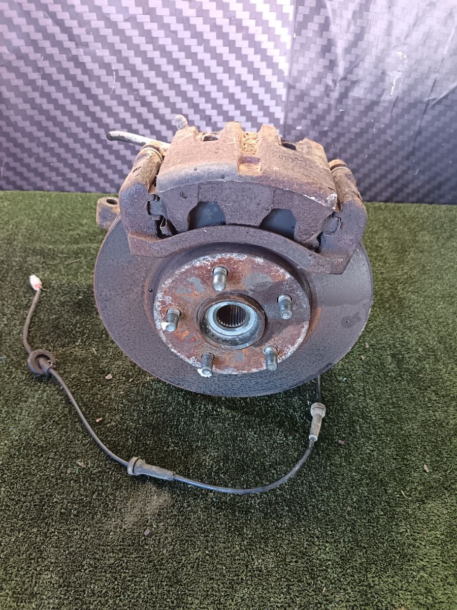 Ступиця в зборі перед прав Nissan X-Trail T30 (2001-2007) 400148H300