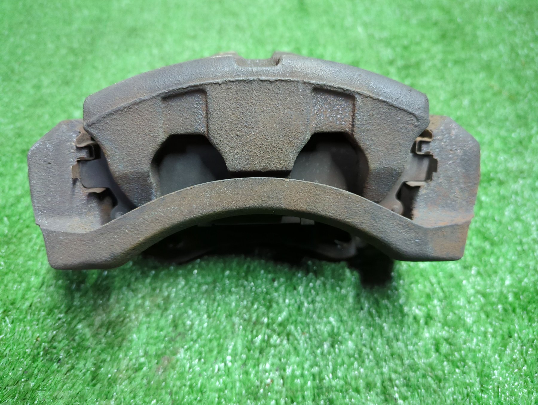 Супорт гальмівний передній правий Nissan X-Trail T30 (2001-2007) 410018H300