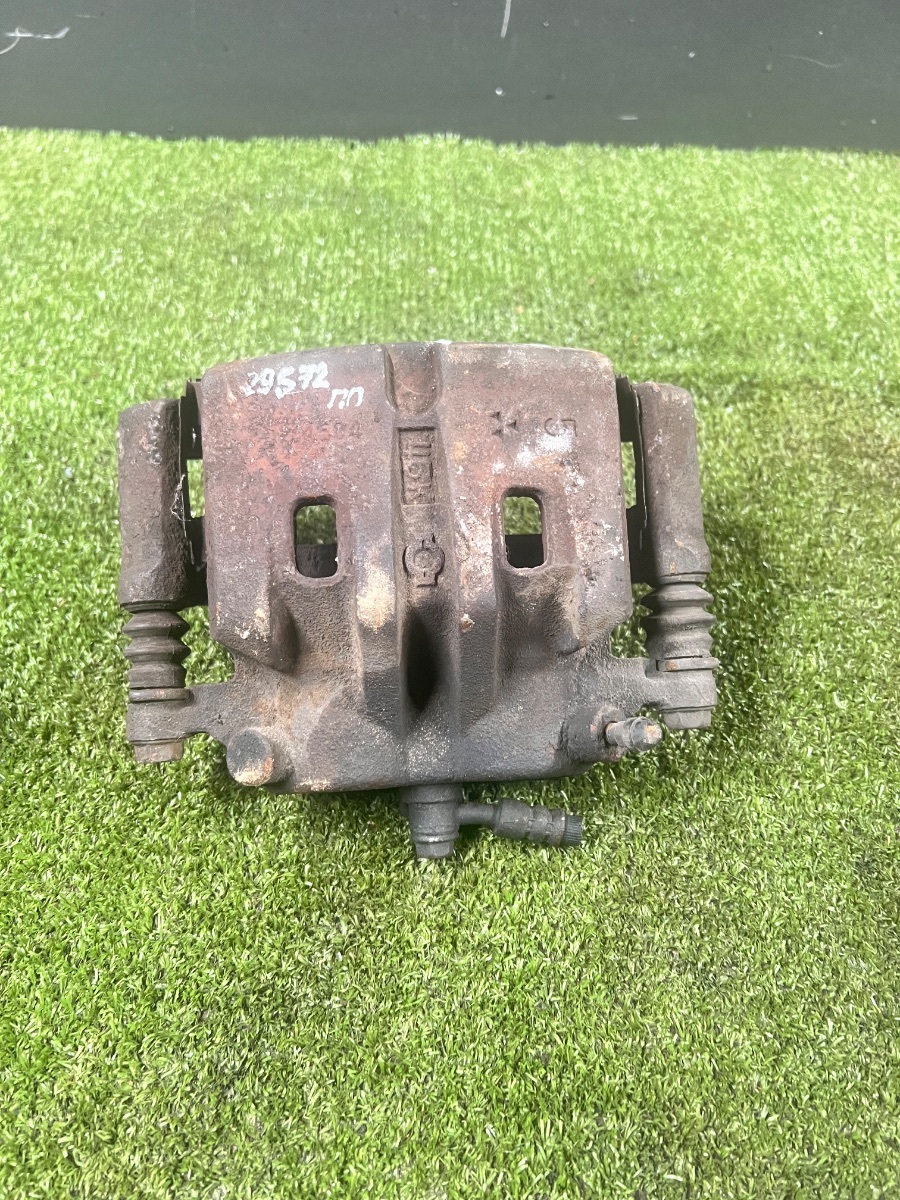 Супорт гальмівний передній правий Nissan X-Trail T30 (2001-2007) 410018H300