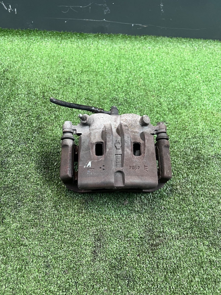 Супорт гальмівний передній правий  X-Trail T30 (2000-2007) ,410018H30A Nissan X-Trail T30 (2001-2007) 410018H300