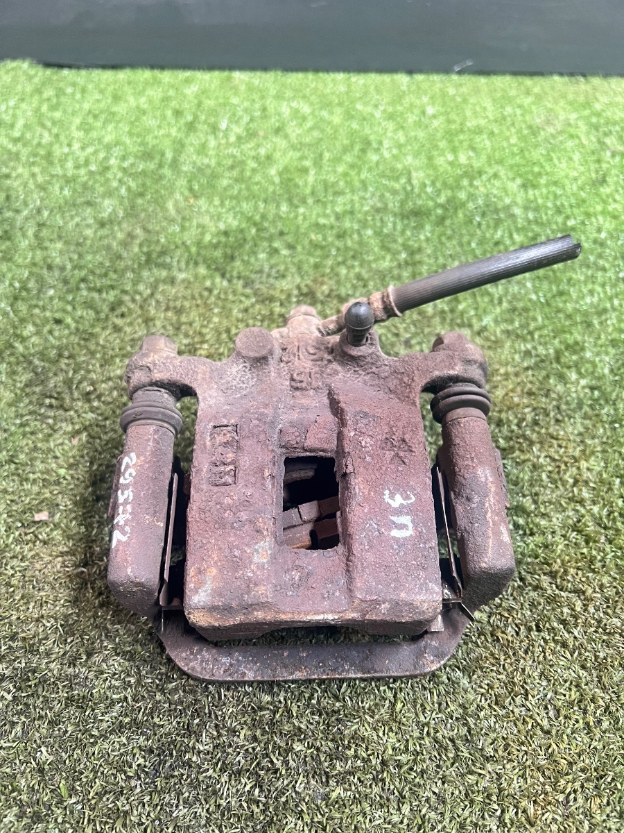 Супорт гальмівний задній правий Nissan X-Trail T30 (2001-2007) 440018H300