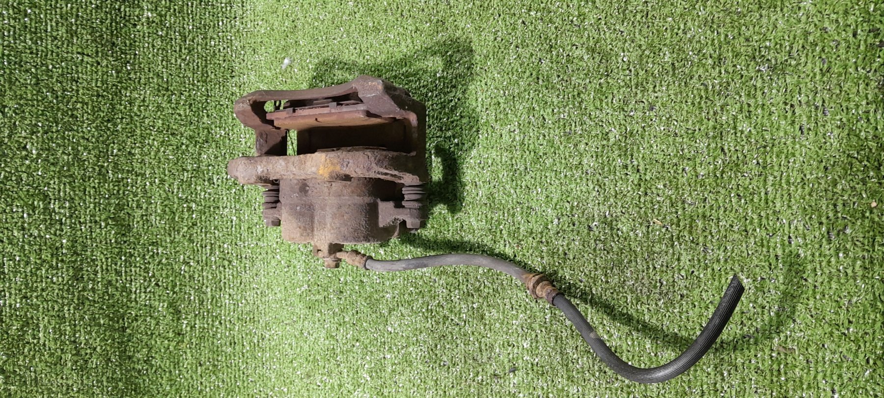 Супорт передній лівий Nissan X-Trail T30 (2001-2007) 410118H300