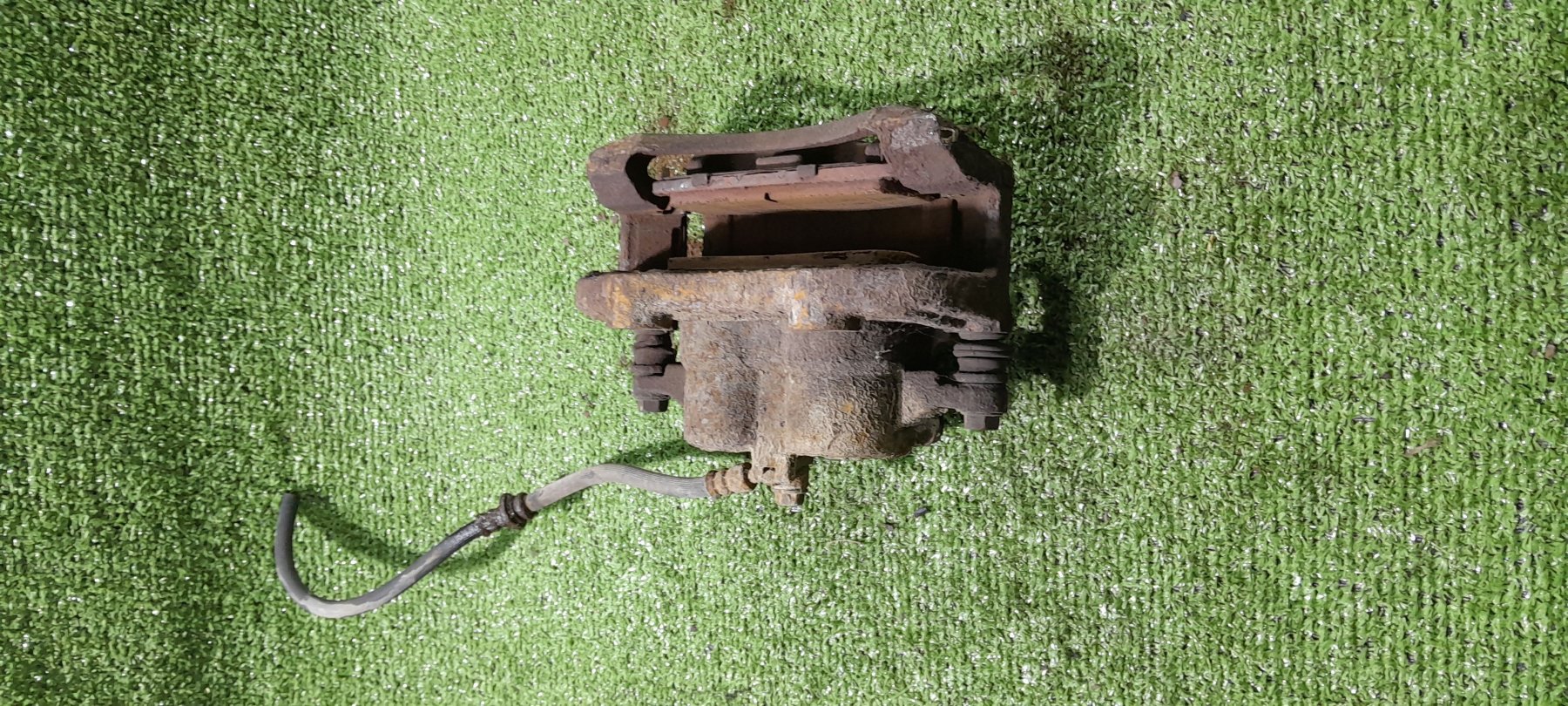 Супорт передній правий Nissan X-Trail T30 (2001-2007) 410018H300