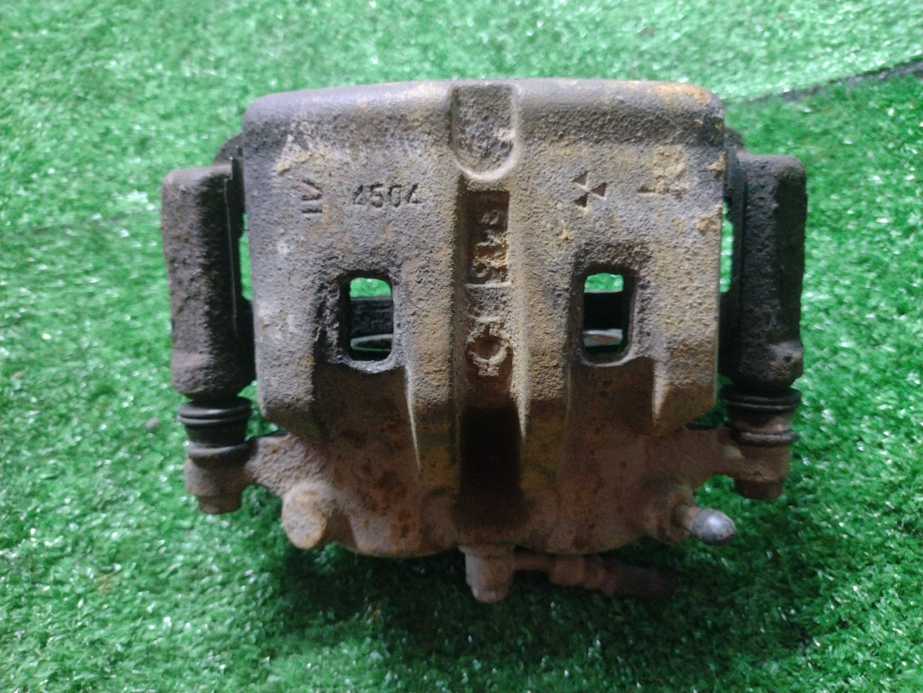 Супорт передній  правий Nissan X-Trail T30 (2001-2007) 440018H300