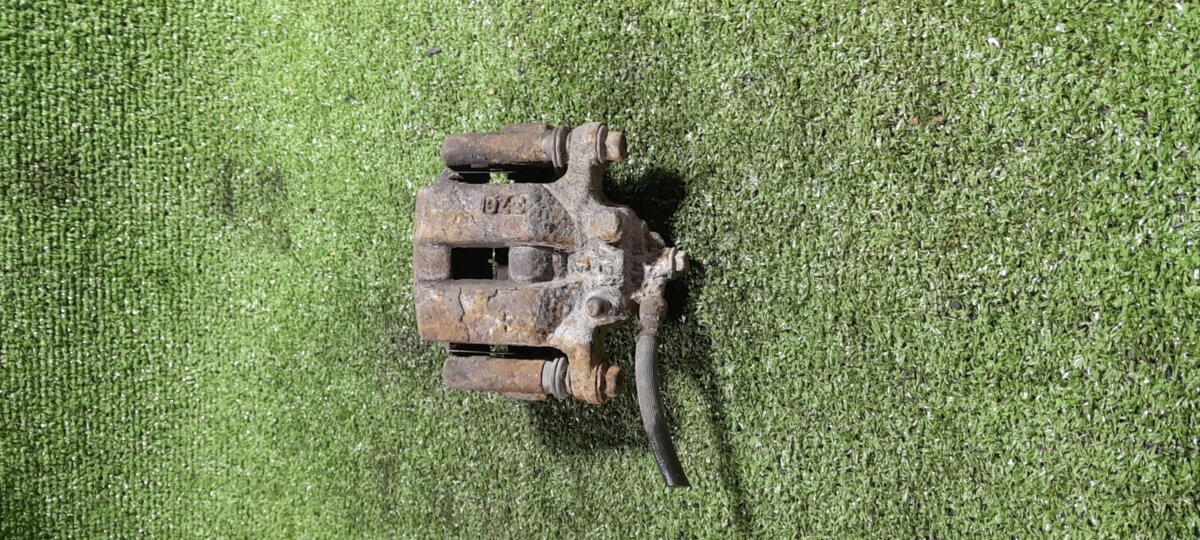 Супорт задній правий x-trail t30 Nissan X-Trail T30 (2001-2007) 440018H300