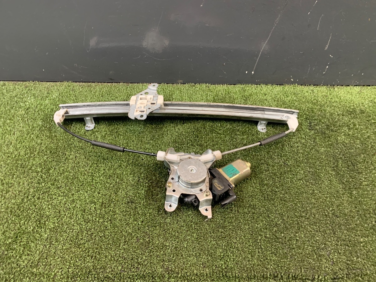 Трапеція склопідйомника в зборі передня права Nissan X-Trail T30 (2001-2007) 807208H300