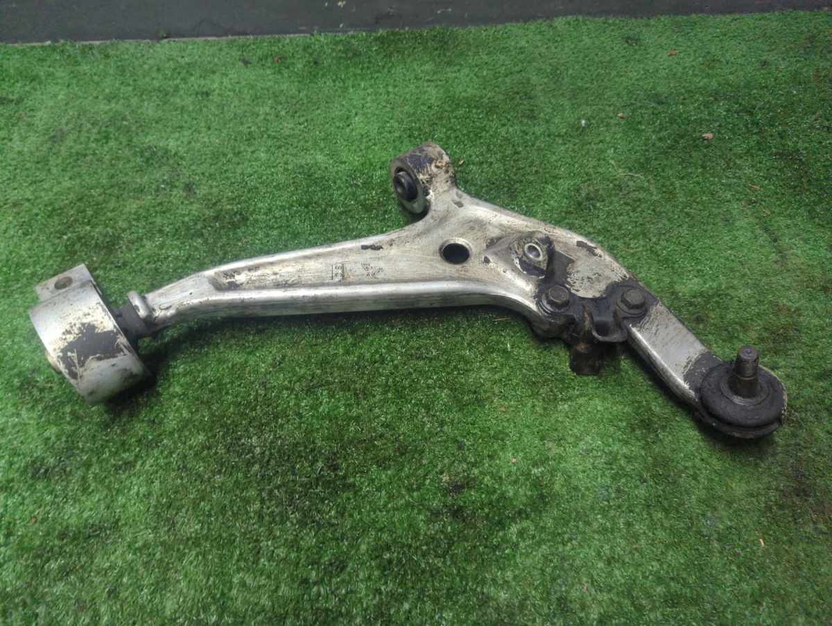 Важіль передній правий Nissan X-Trail T30 (2001-2007) 545008H310