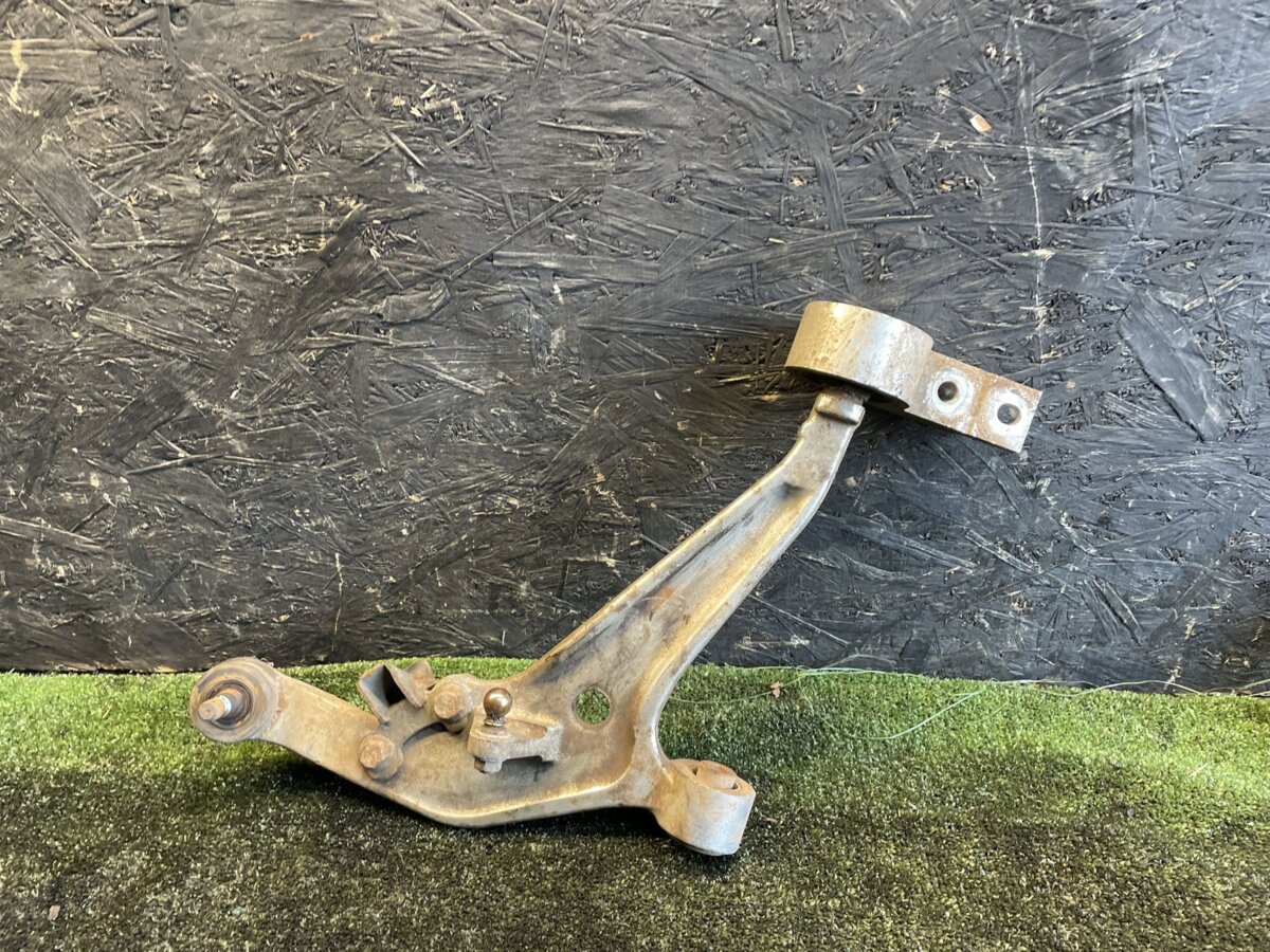 Важіль передньої підвіски нижній правий Nissan X-Trail T30 (2001-2007) 545008H310