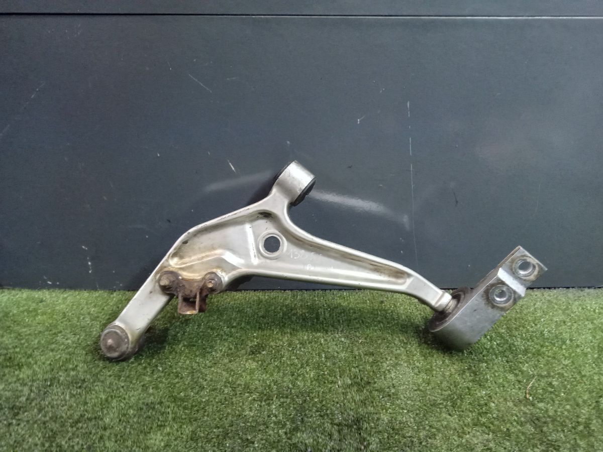 Важіль передньої підвіски нижній правий Nissan X-Trail T30 (2001-2007) 545008H310