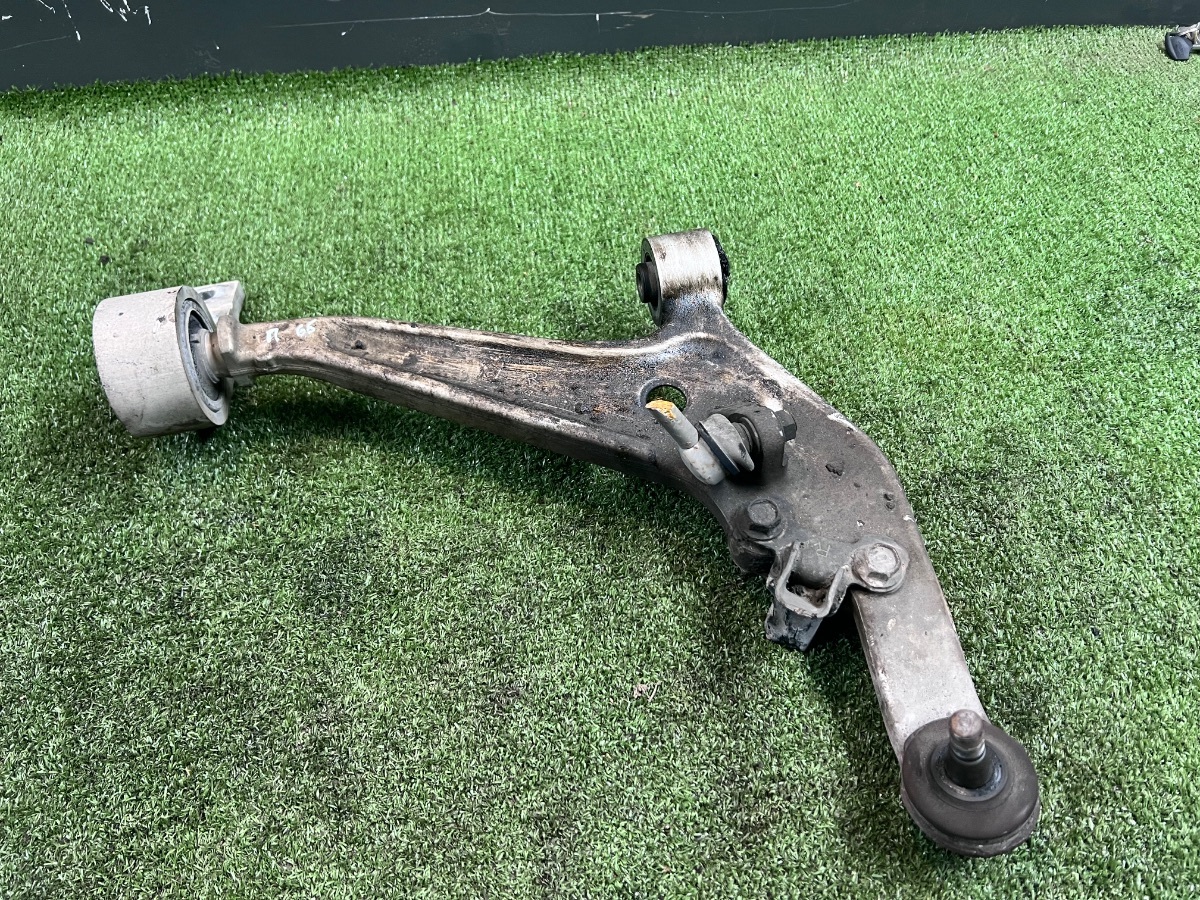 Важіль передньої підвіски нижній правий   X-Trail T30 (2000-2007) Nissan X-Trail T30 (2001-2007) 545008H310