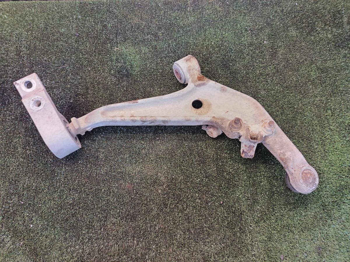 Важіль підвіски ПЛ Nissan X-Trail T30 (2001-2007) 545008H310