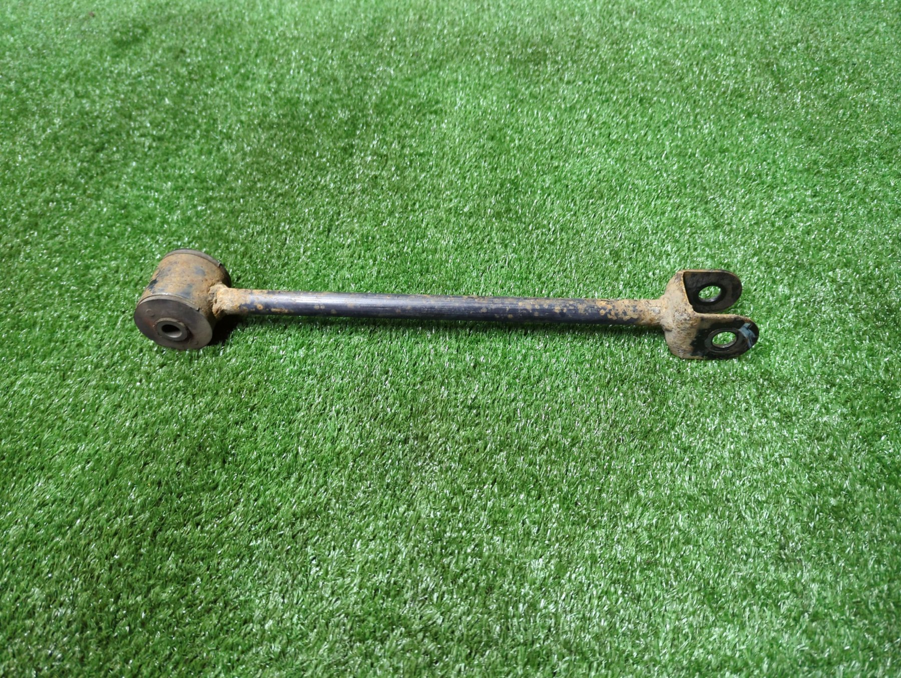 Важіль задній поздовжній Nissan X-Trail T30 (2001-2007) 551108H505