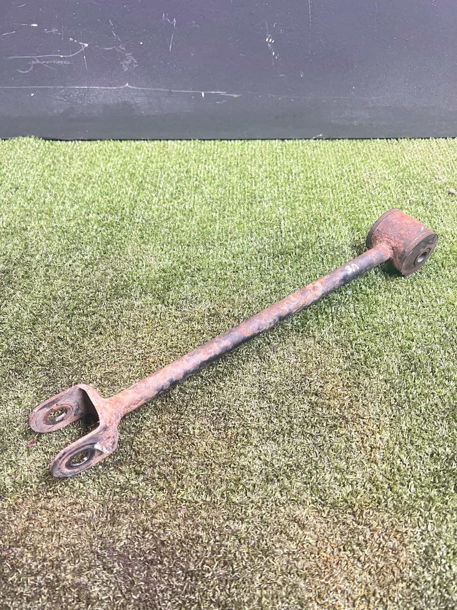 Важіль задньої підвіски подовжній нижній, лівий/правий Nissan X-Trail T30 (2001-2007) 551108H505