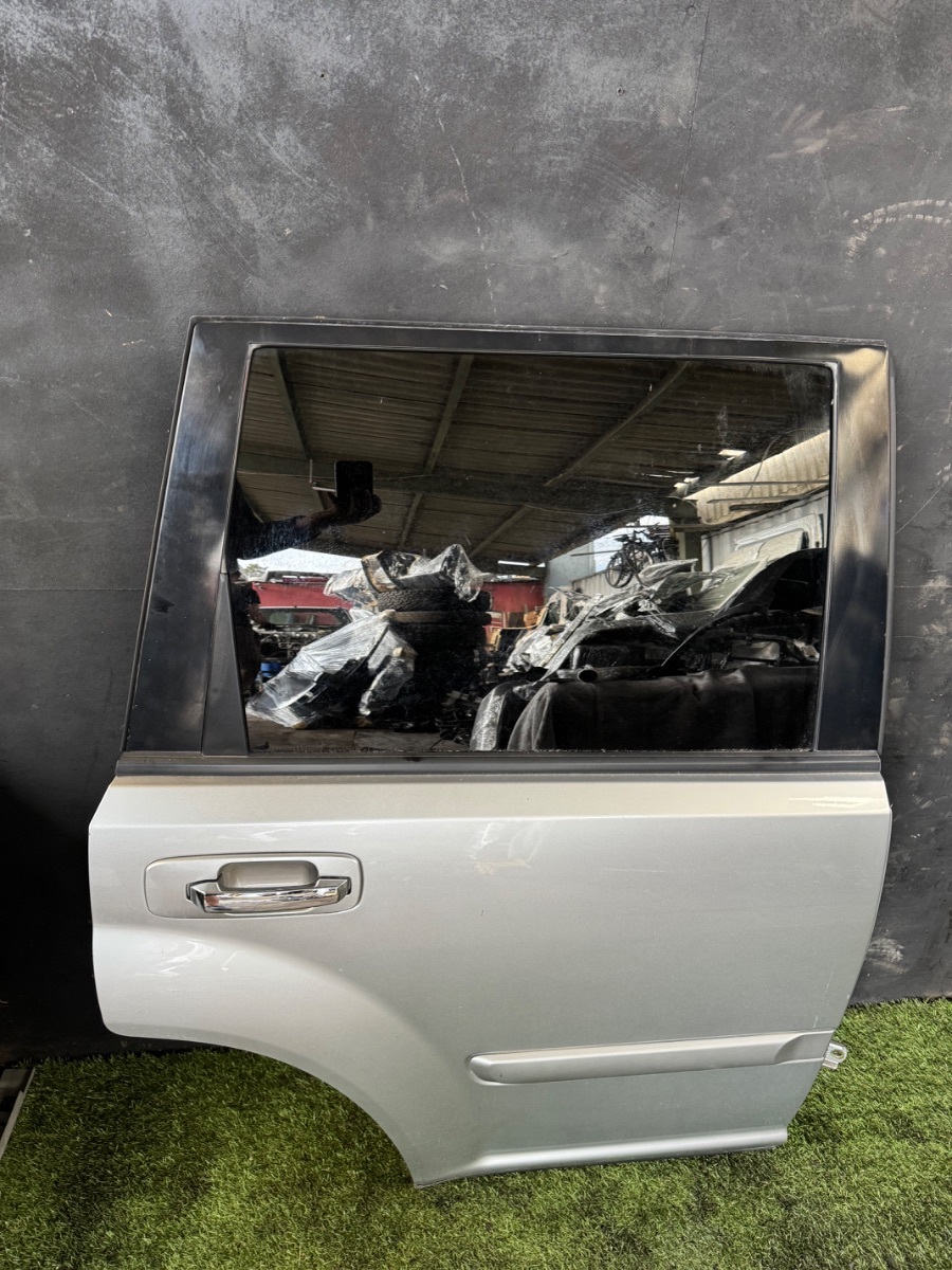 Задня права дверка в зборі! Nissan X-Trail T30 (2001-2007) H21008H7MM
