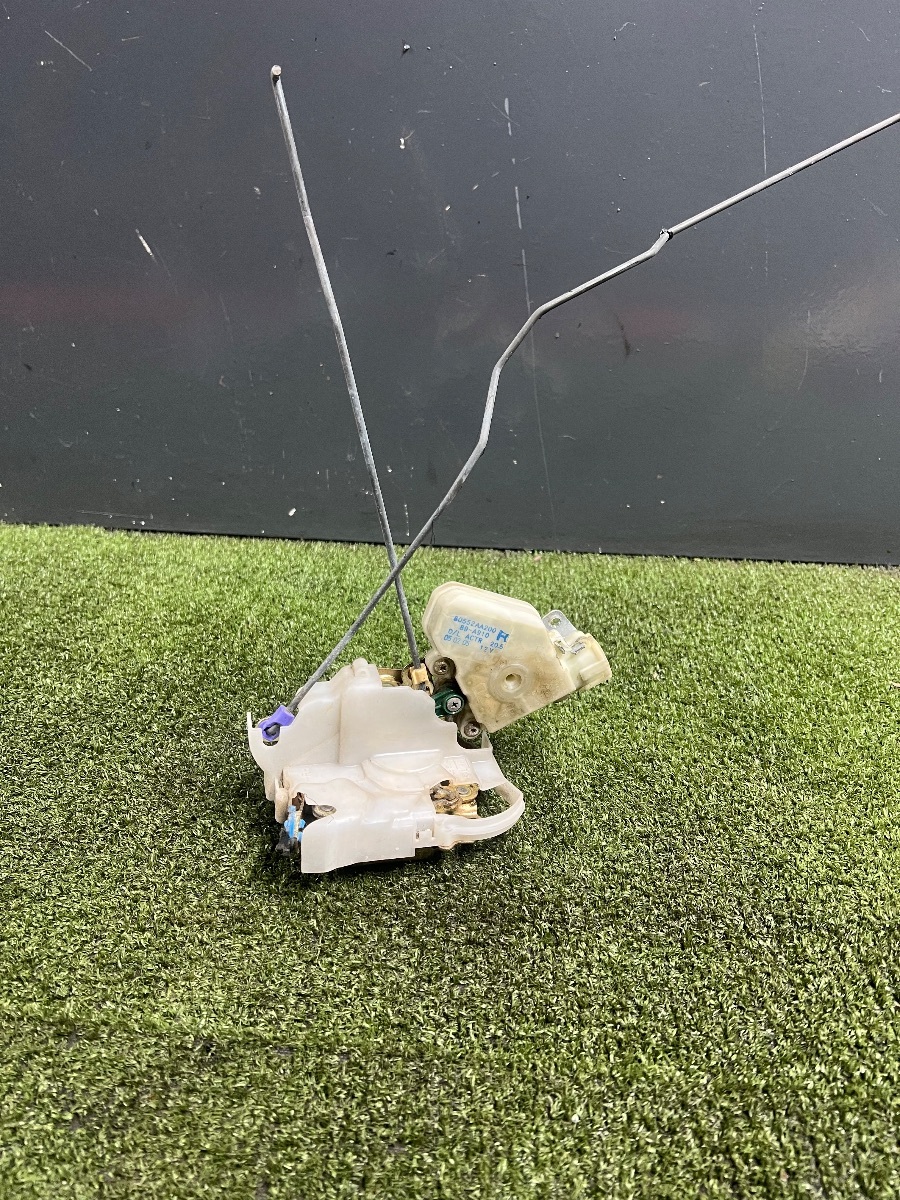 Замок правих передніх дверей Nissan X-Trail T30 (2001-2007) 80552AA200