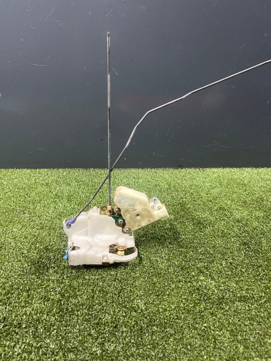 Замок правих передніх дверей Nissan X-Trail T30 (2001-2007) 80552AA200