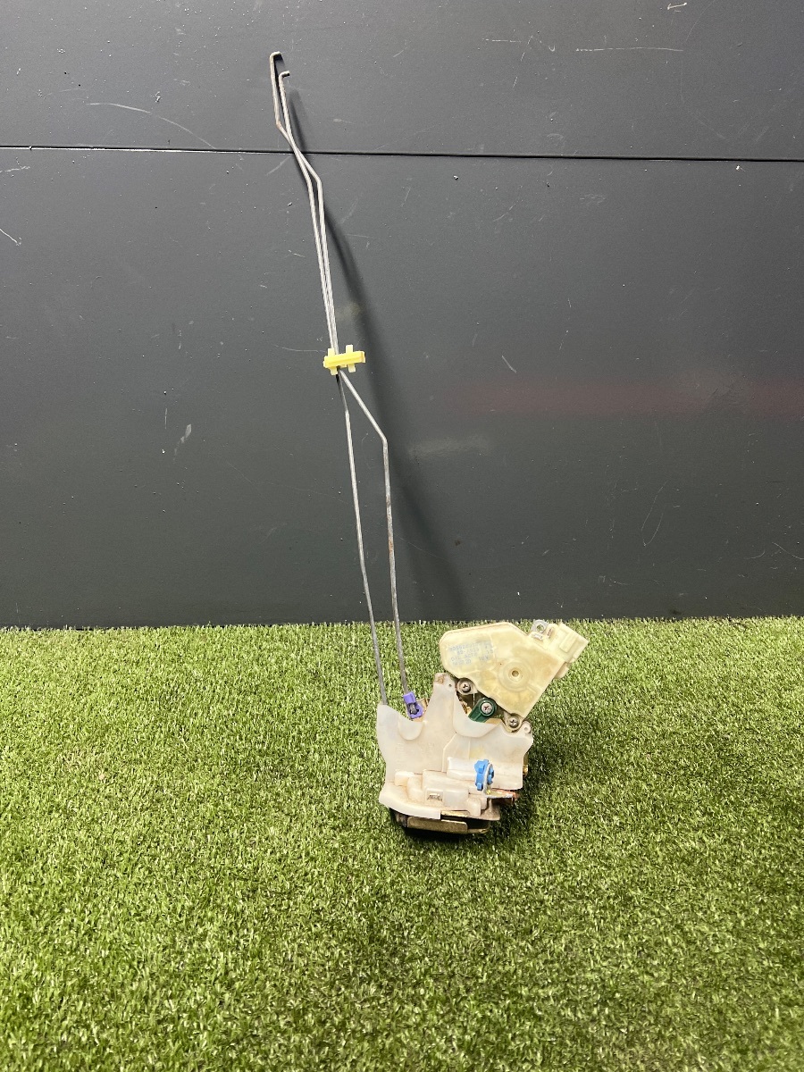 Замок задніх правих дверей Nissan X-Trail T30 (2001-2007) 805524U300