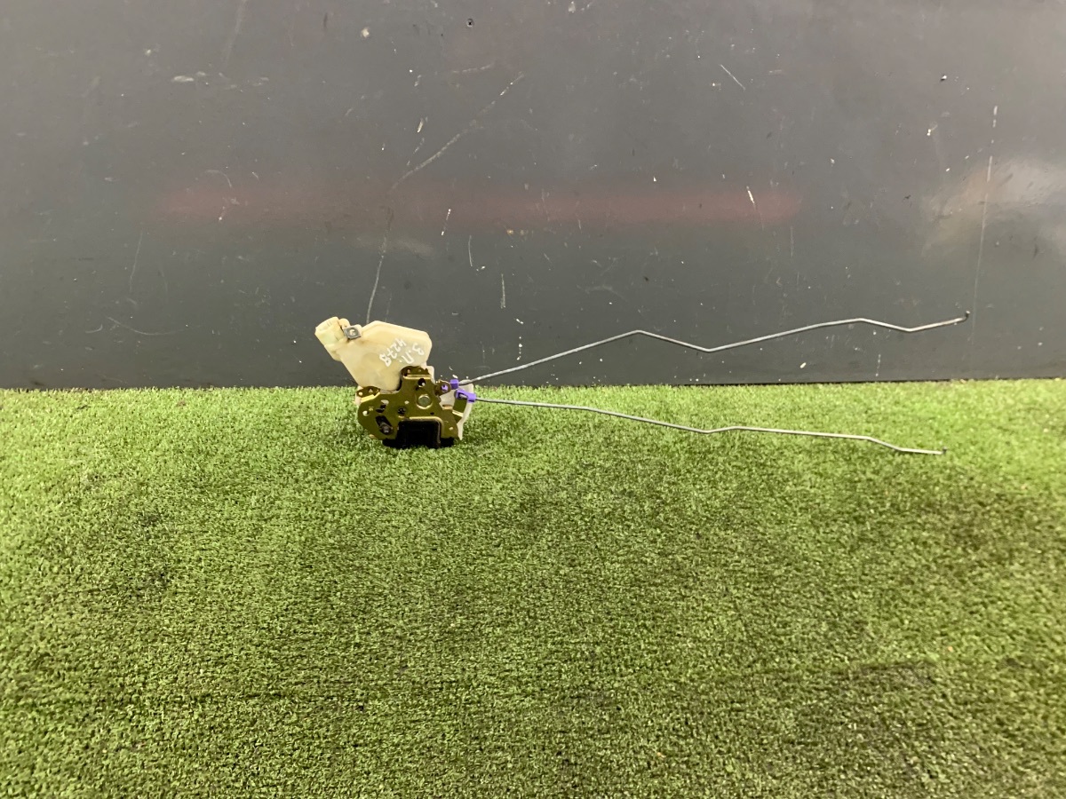 Замок задніх правих дверей Nissan X-Trail T30 (2001-2007) 805524U300