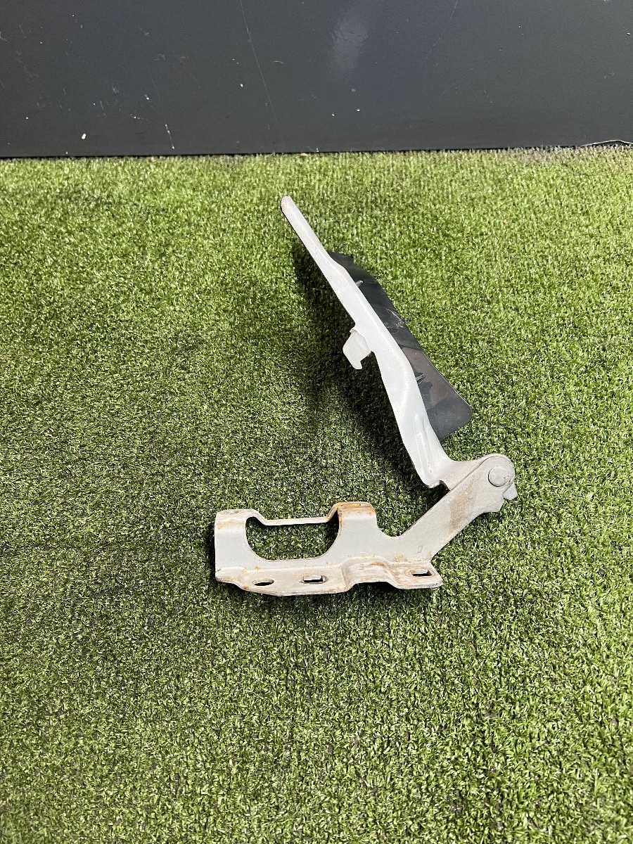 Завіса капота ліва Nissan X-Trail T30 (2001-2007) 654018H300