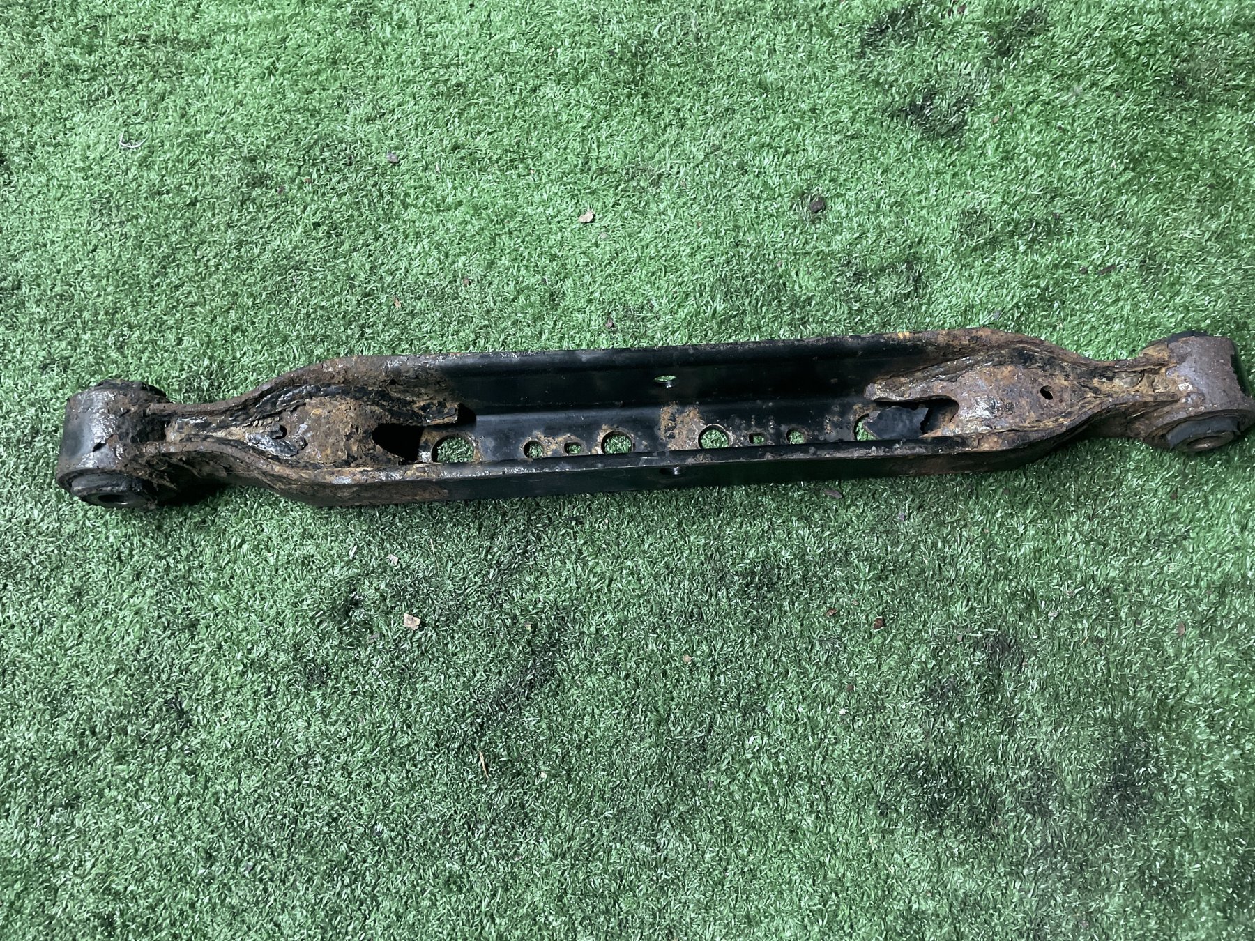 Речаг нижній заданий Nissan X-Trail T31 (2007-2013) 55111JG00A