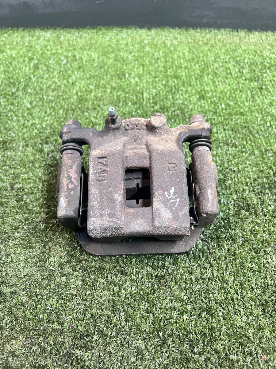 Супорт задній лівий Nissan X-Trail T31 (2007-2013) 44011JG00A