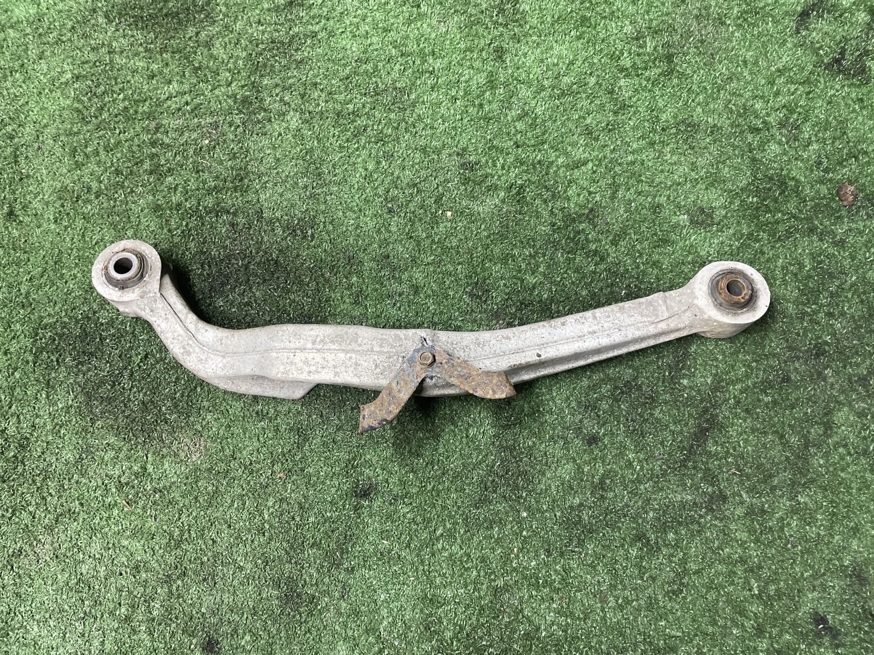 Важіль задній правий поперечний Nissan X-Trail T31 (2007-2013) 55120JD000