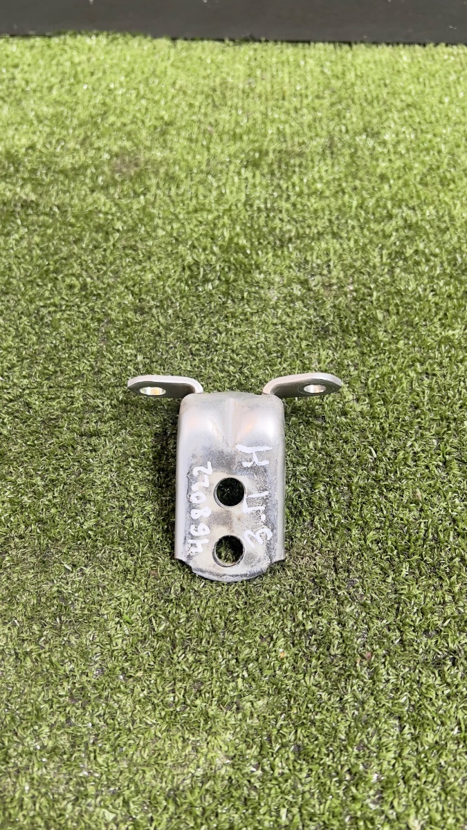 Завіса дверей задня права нижня Nissan X-Trail T31 (2007-2013) 824214P00A