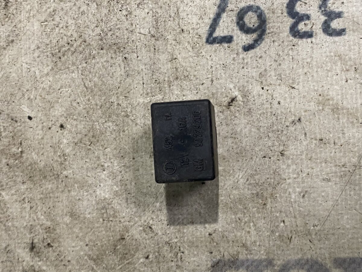 реле протитуманної фари Opel Vectra B (1995-2002) 90229206