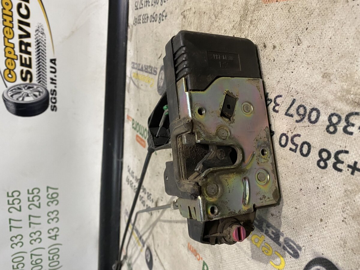 Замок двері задній правий opel vectra b 00r 3pin Opel Vectra B (1995-2002) 90503996