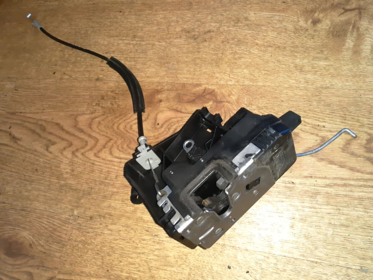 Замок двері передній правий eu opel vectra c 04r Opel Vectra C (2002-2008) 13157762
