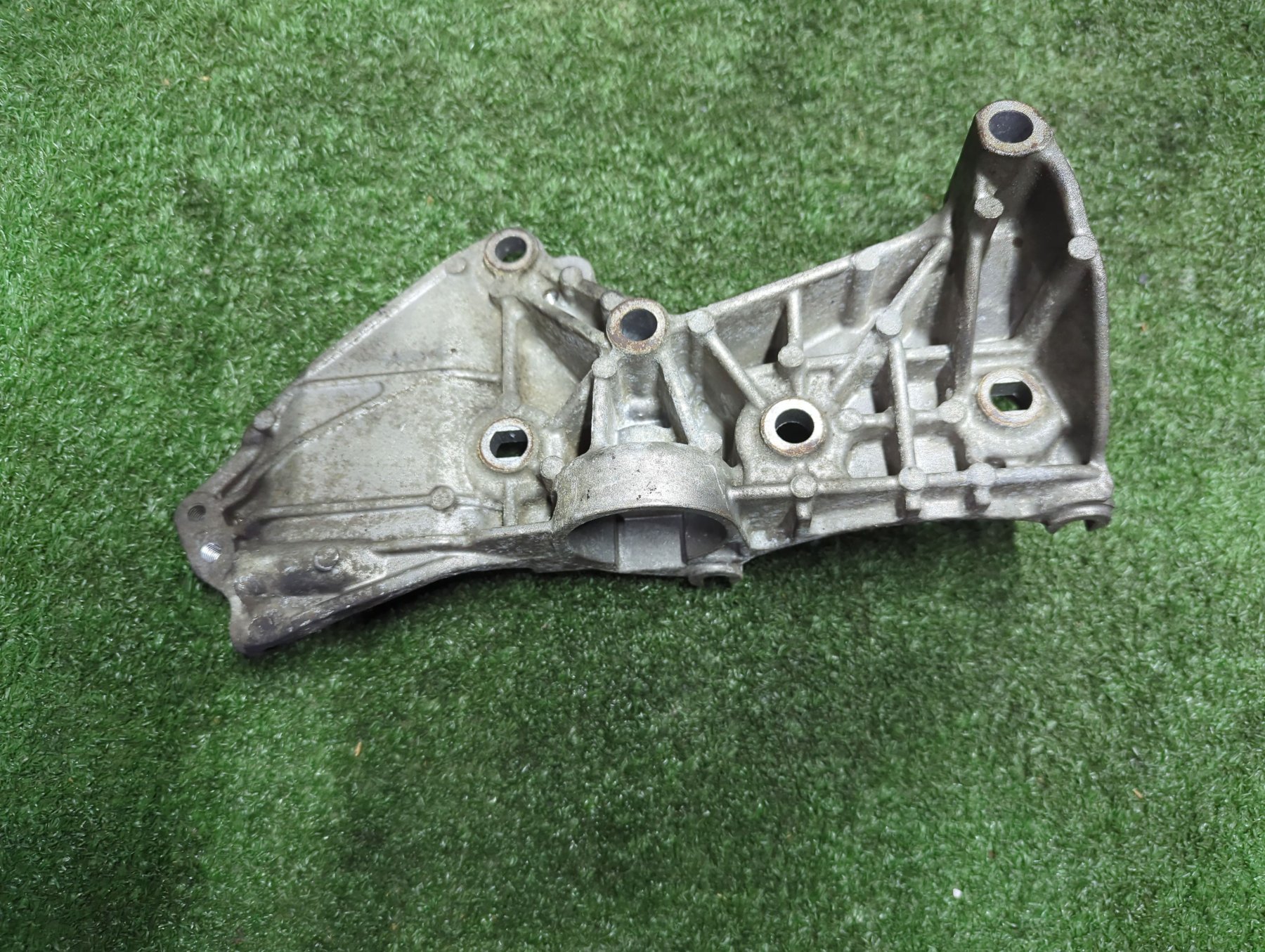 Кронштейн Renault Grand Scenic III (2016-2022) 8200669495