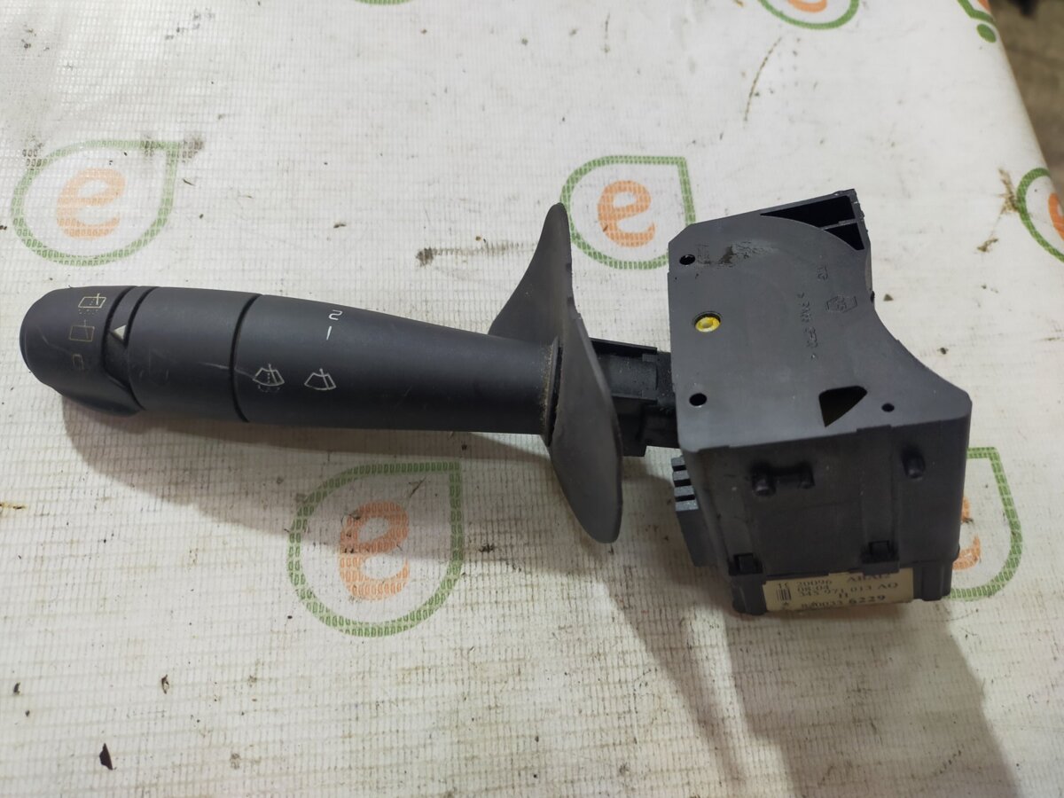 Подрулевой переключатель прав Renault Kangoo I (1997-2009) 8200379526