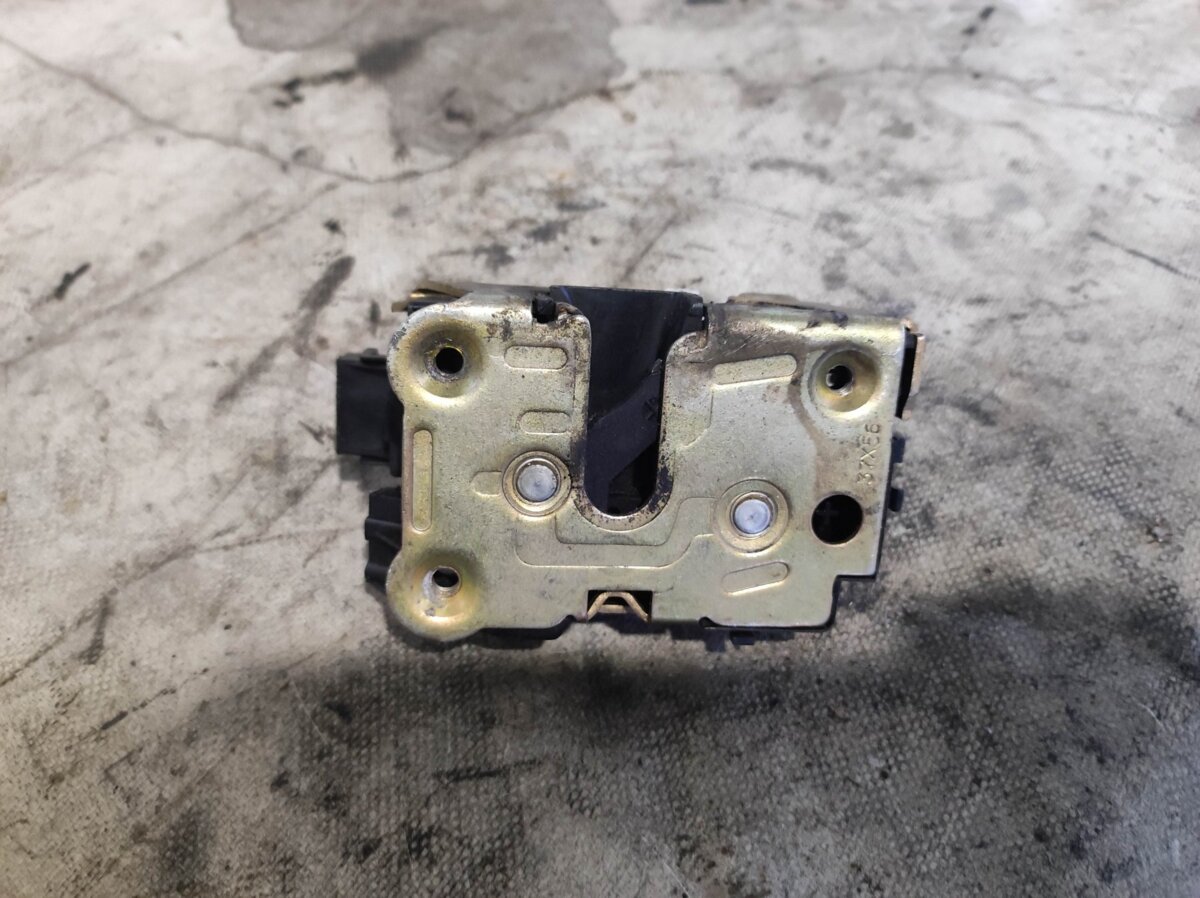 внутрішній дверний замок; замок передніх пасажирських дверей; замок передньої двері, правої Renault Kangoo I (1997-2009) 8200727504