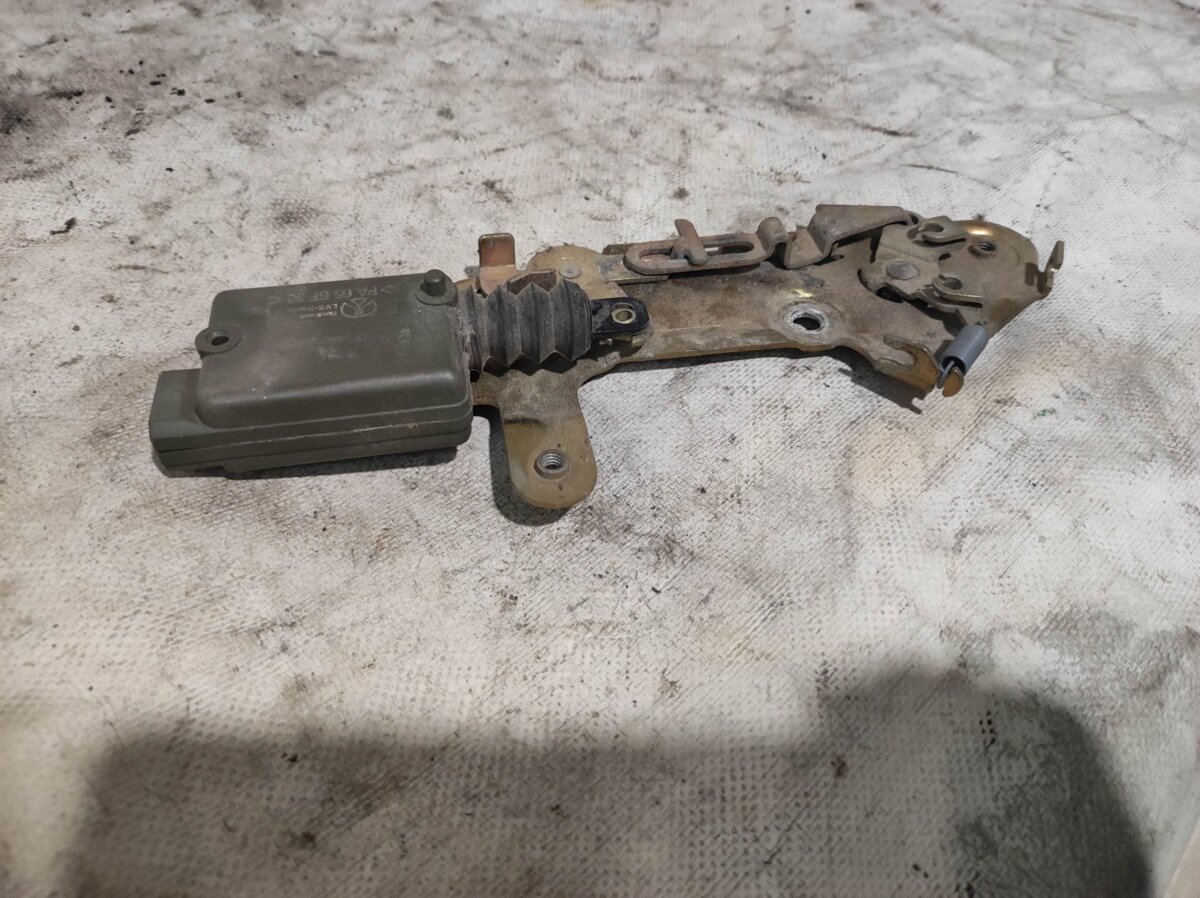 Замок задньої двері багажника Renault Kangoo I (1997-2009) 7700354862