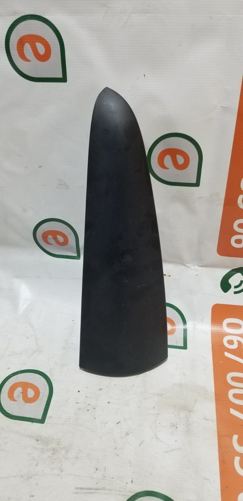 накладка под фонарь задняя верхняя правая Renault Kangoo II (2008-2021) 8200499015