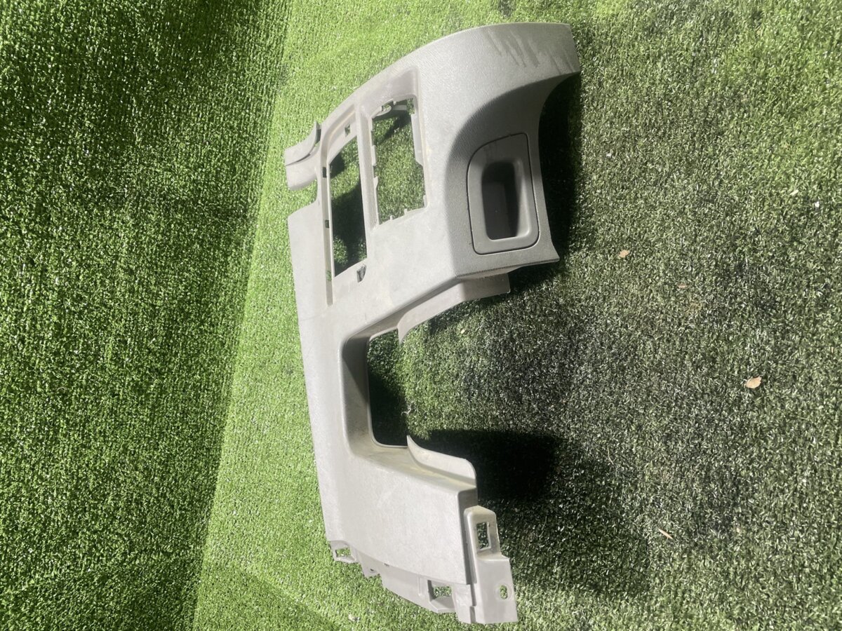 Накладка торпедо підрульовий пластик Renault Kangoo II (2008-2021) 681064030R