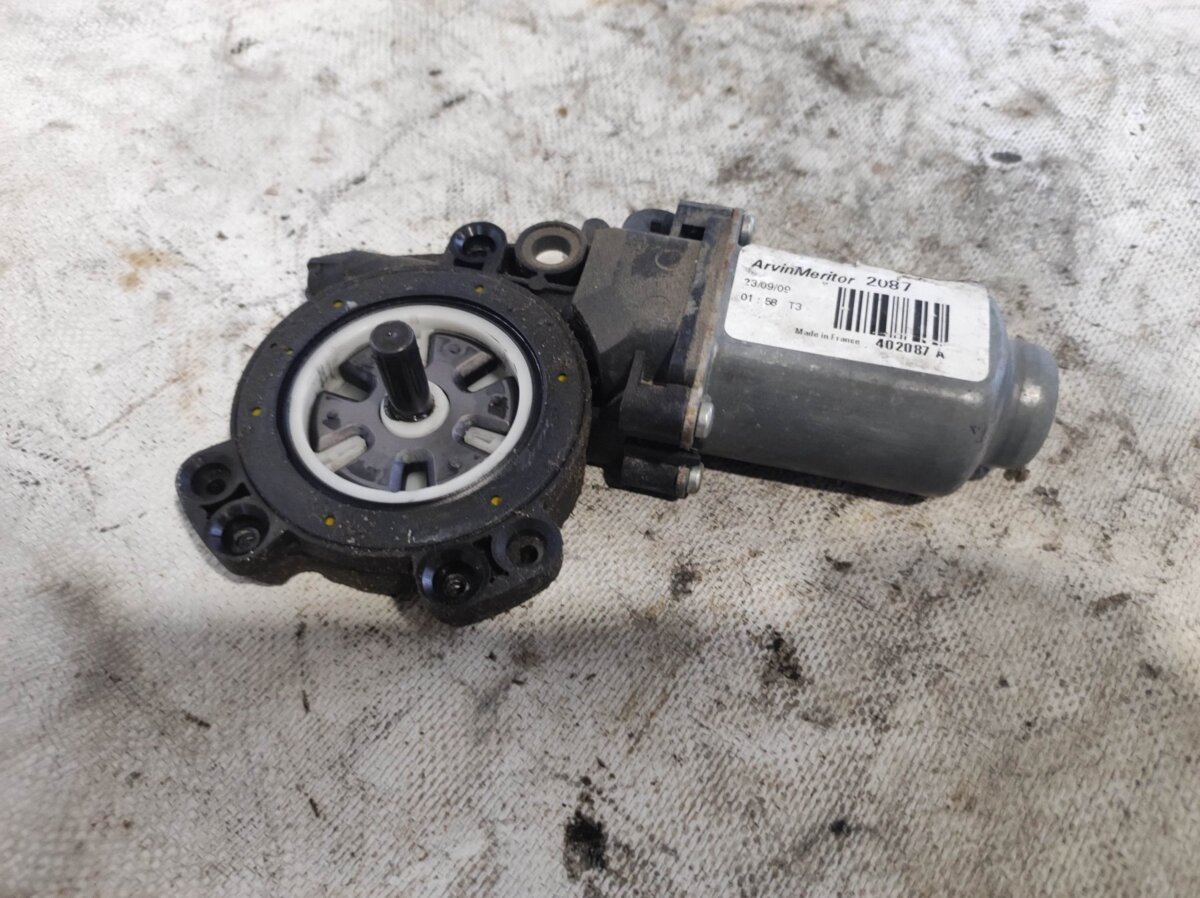 Склопідіймач Renault Kangoo II (2008-2021) 402087A