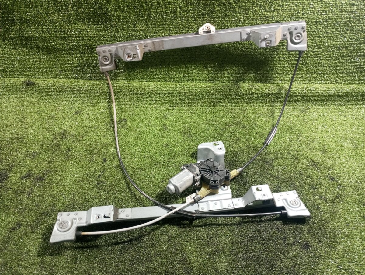 Стеклопідйомник в зборі передньої лівої дверки Renault Kangoo II (2008-2021) 402087A