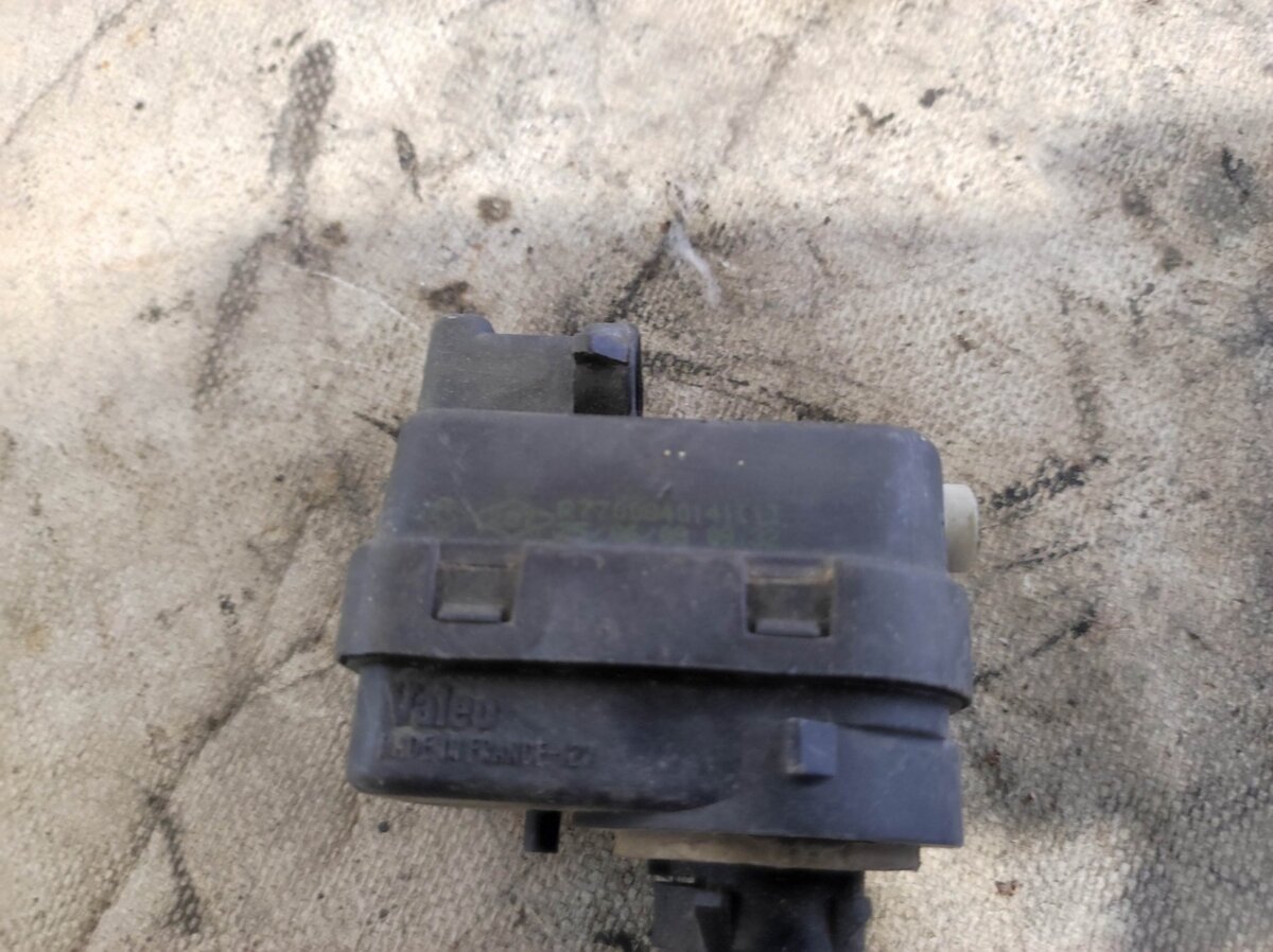 автоматичний коректор фар; гідрокоректор фар; датчик дорожнього просвіту; регулятор висоти фари; коректор фари Renault Laguna II (2001-2007) 7700840141