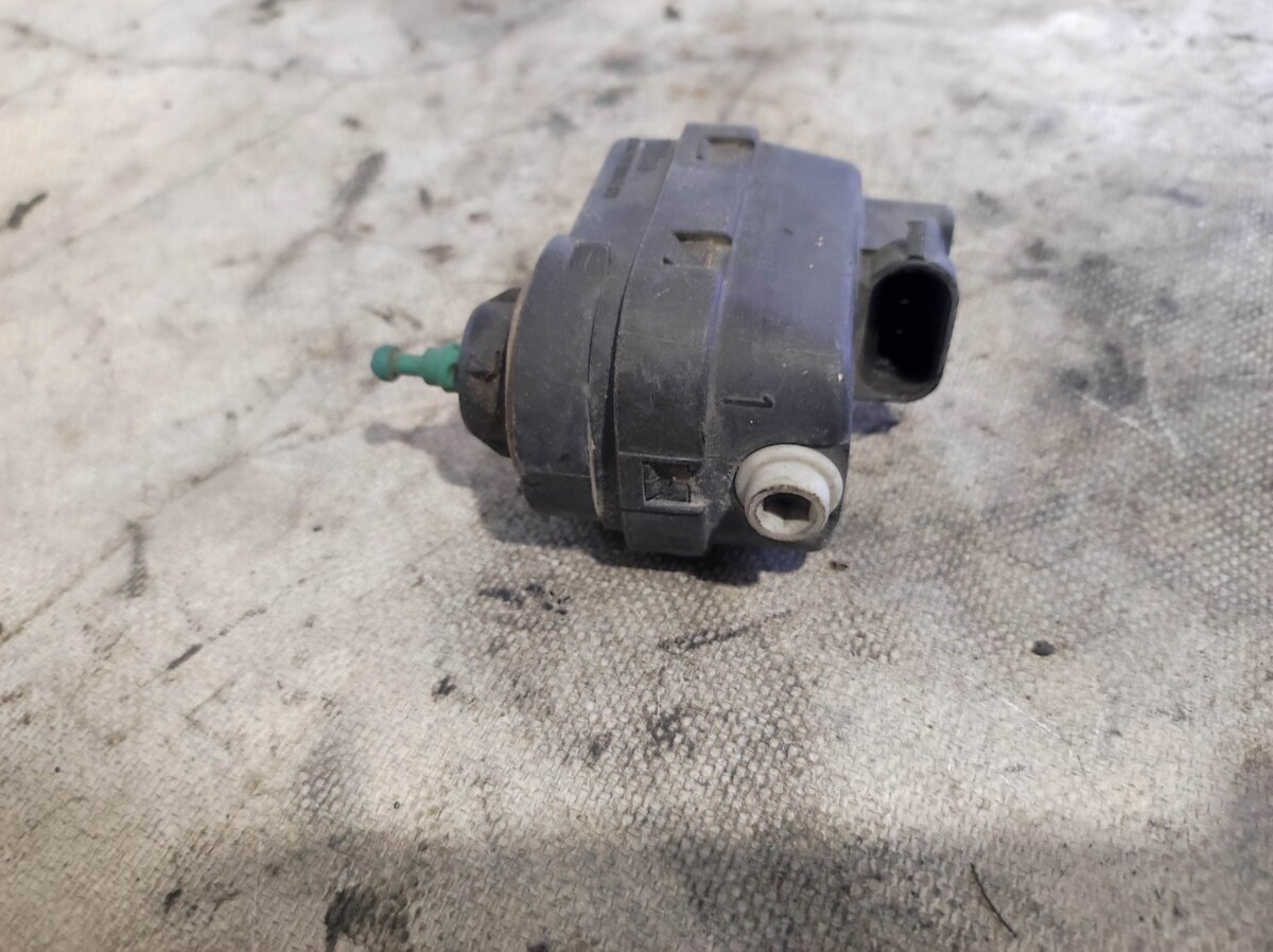 автоматичний коректор фар; гідрокоректор фар; датчик дорожнього просвіту; регулятор висоти фари; коректор фари Renault Laguna II (2001-2007) 7700840141