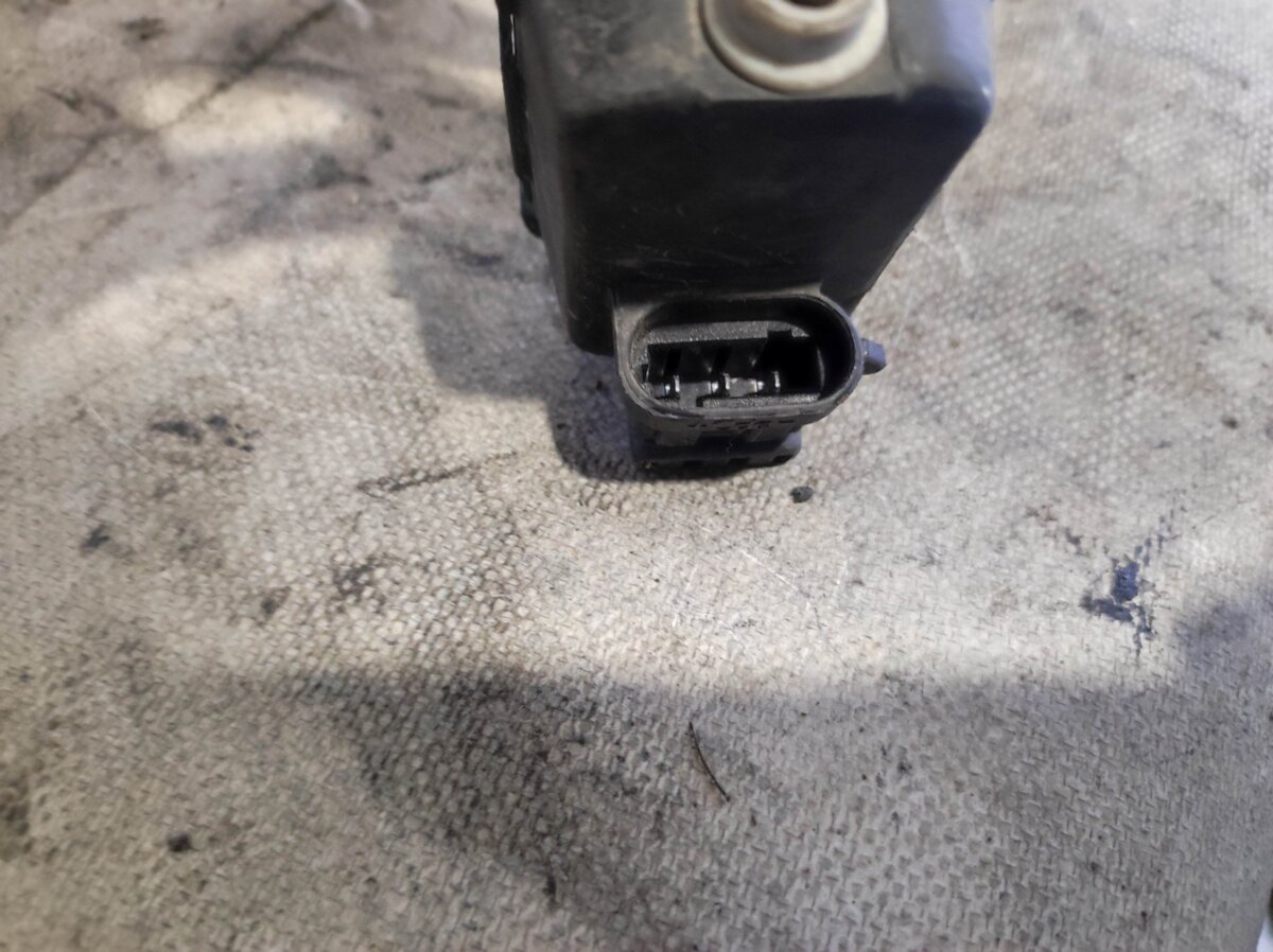 автоматичний коректор фар; гідрокоректор фар; датчик дорожнього просвіту; регулятор висоти фари; коректор фари Renault Laguna II (2001-2007) 7700840141