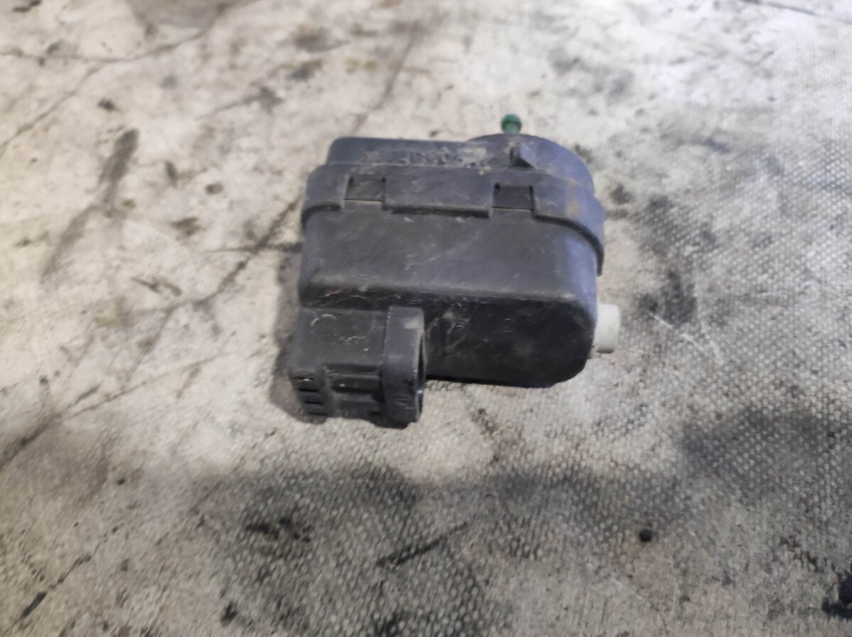 автоматичний коректор фар; гідрокоректор фар; датчик дорожнього просвіту; регулятор висоти фари; коректор фари Renault Laguna II (2001-2007) 7700840141