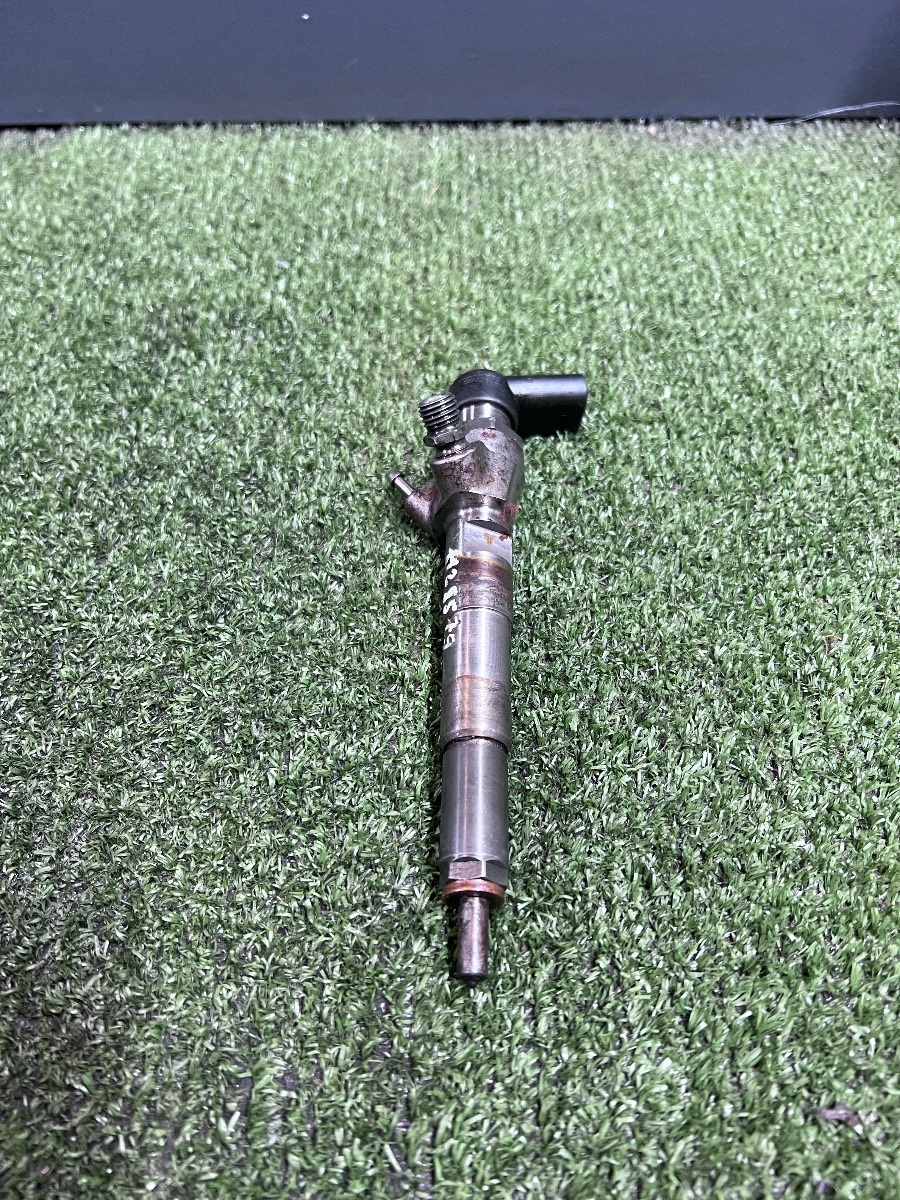 Форсунка вприску палива  Renault Megane III (2008-2016) 166008052R